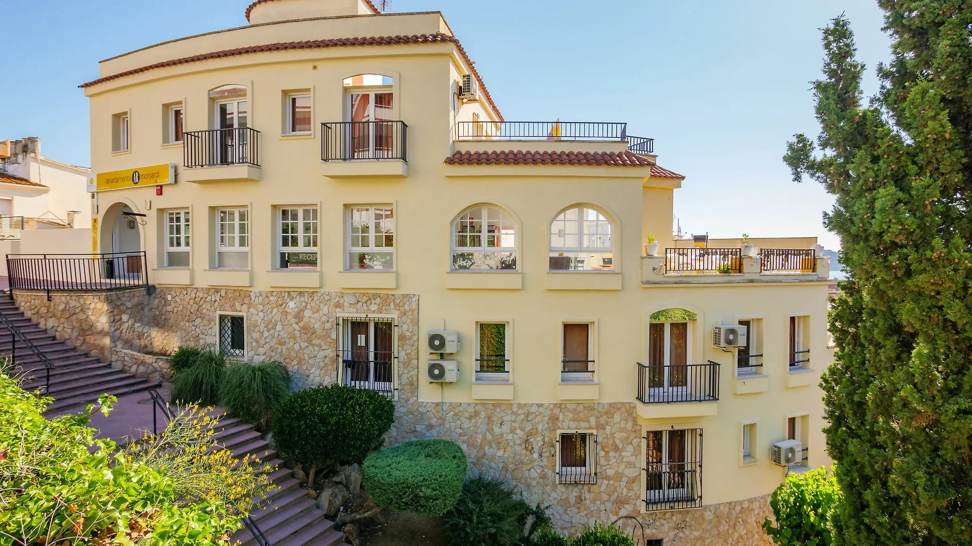 Apartaments Ar Enjoy Monjardi Lloret de Mar Apartment